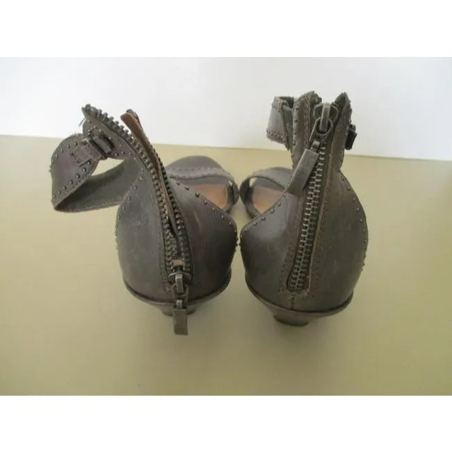 Adam Tucker Gray Taupe Elasticized Ankle Strap Open Toe Flats Sandals Size Us