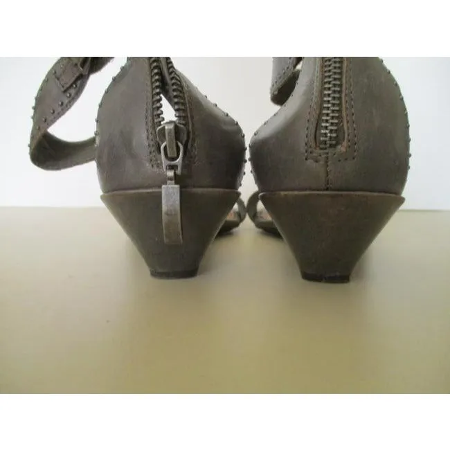 Adam Tucker Gray Taupe Elasticized Ankle Strap Open Toe Flats Sandals Size Us