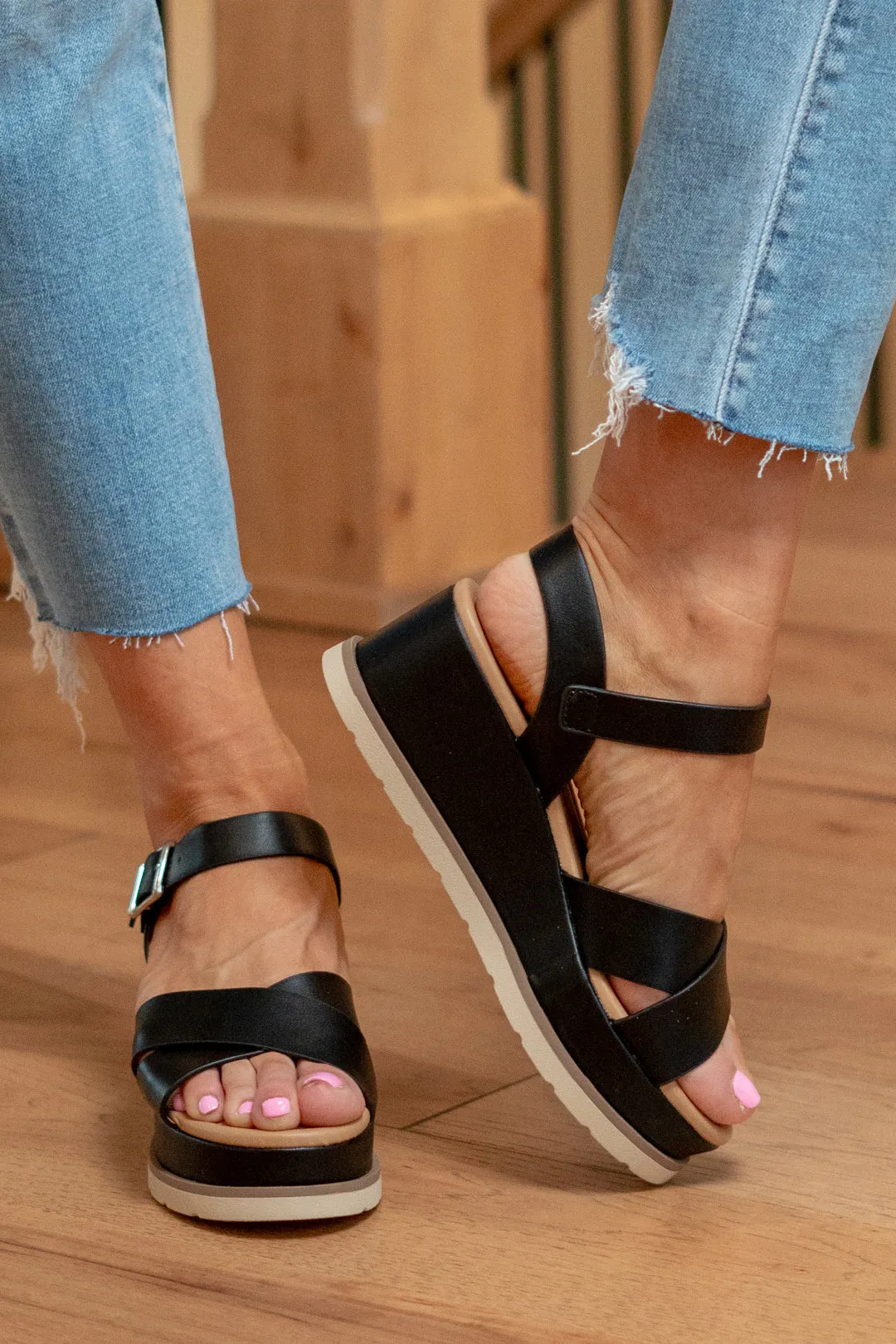 Clever-S Cross Strap Wedge Sandals