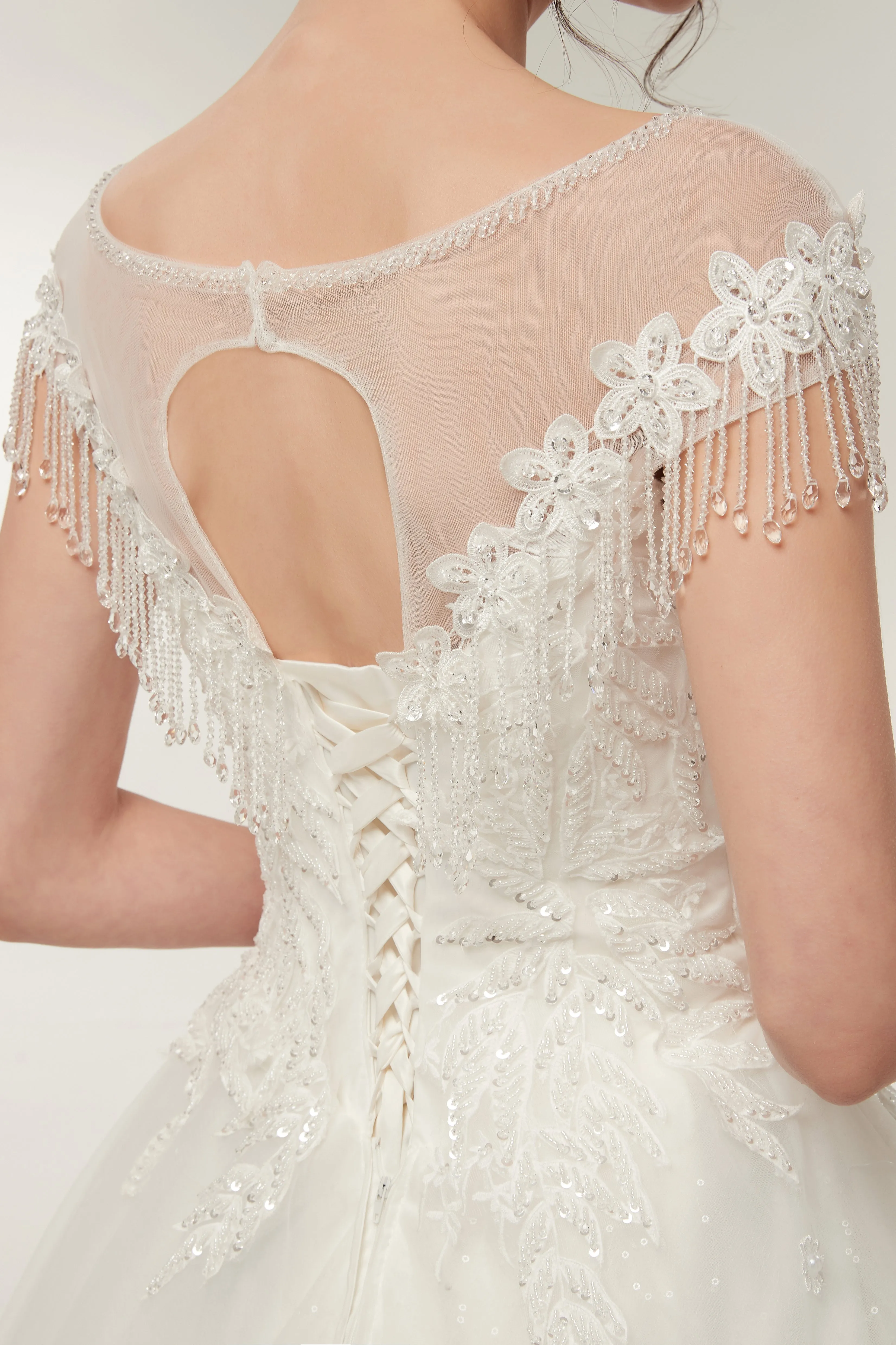 Elegant Princess White Cap Sleeve Tulle Wedding Dresses With Lace Appliques